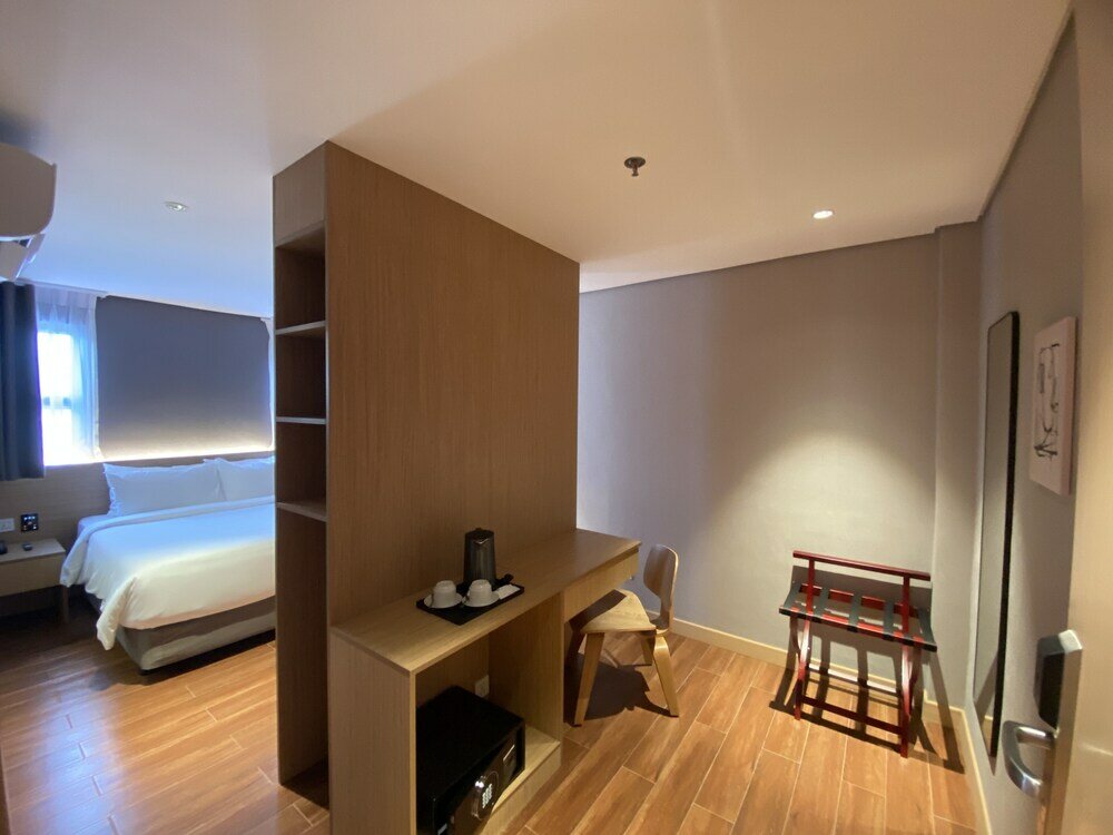 Фото Moonstar Cebu Hotel