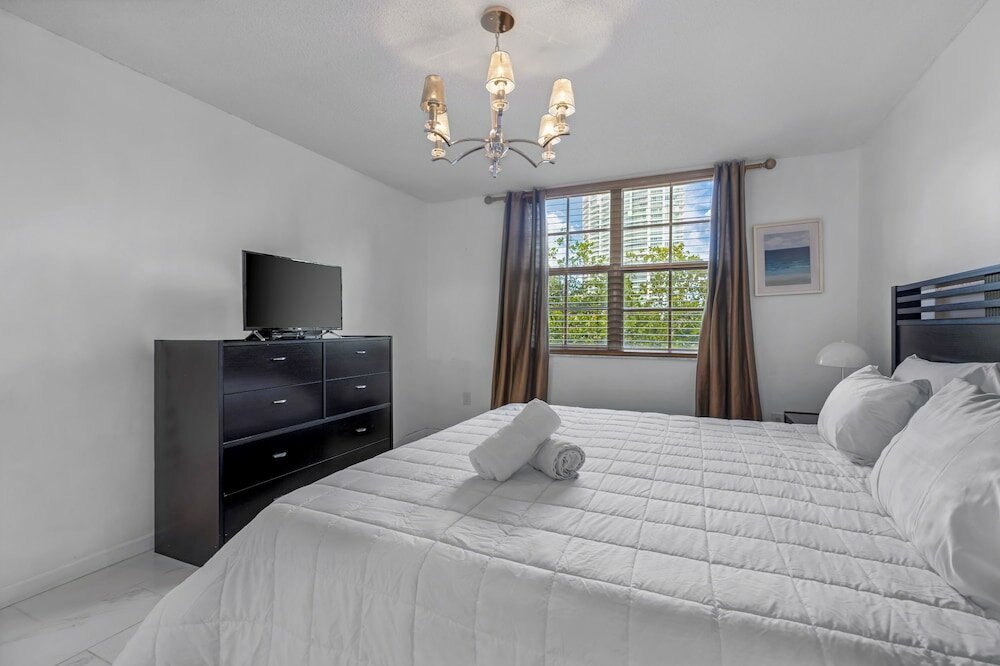 Фото Modern 2 Bedroom Condo in Aventura