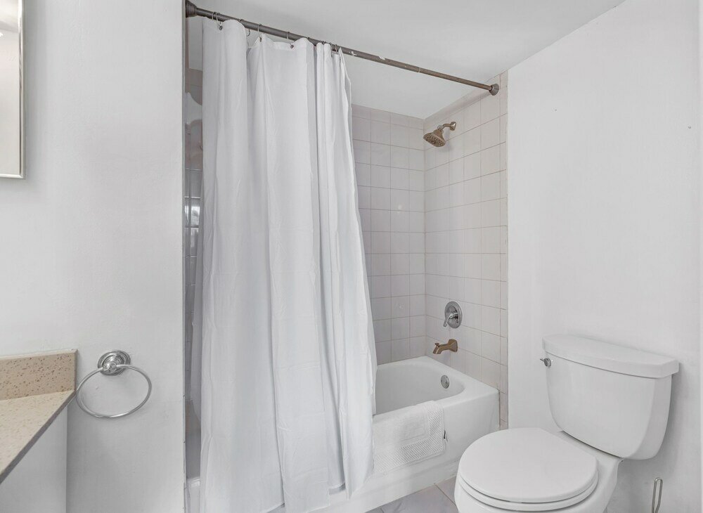 Фото Modern 2 Bedroom Condo in Aventura