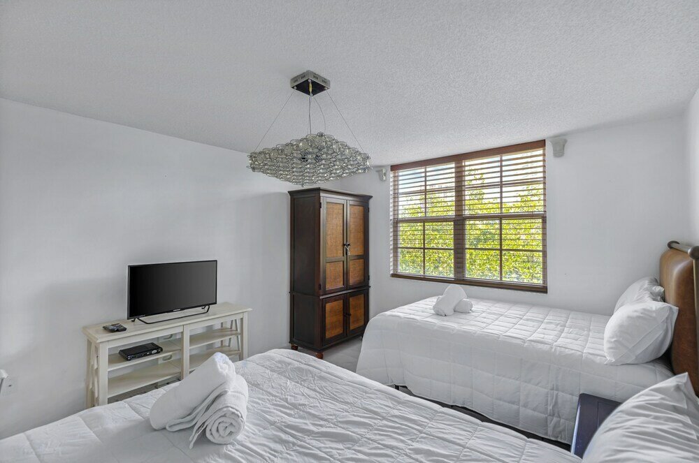 Фото Modern 2 Bedroom Condo in Aventura