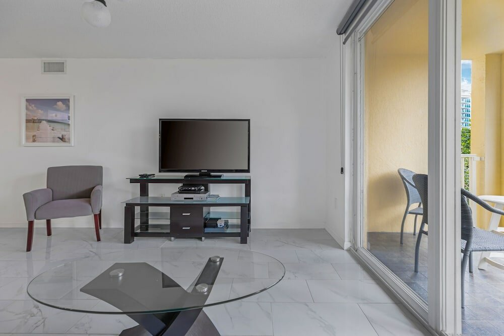 Фото Modern 2 Bedroom Condo in Aventura