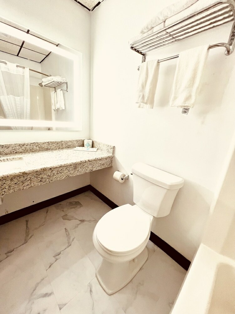 Фото Quality Inn & Suites