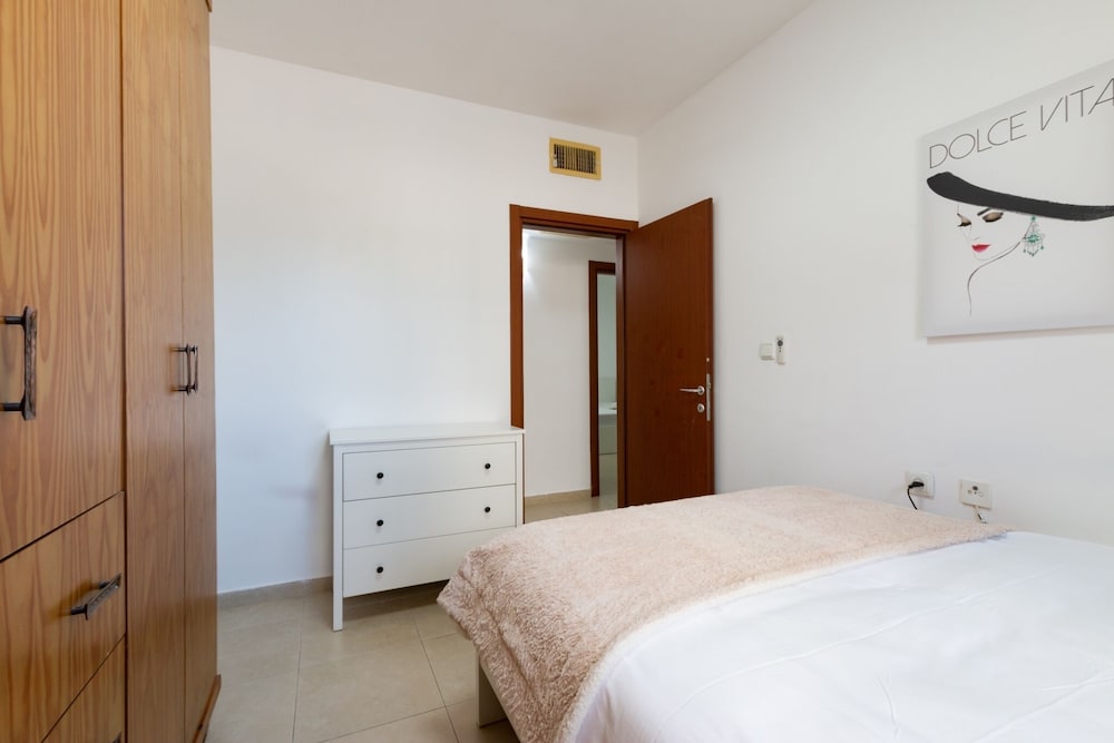 Фото Stylish & Cozy Seaview Vacation Apt