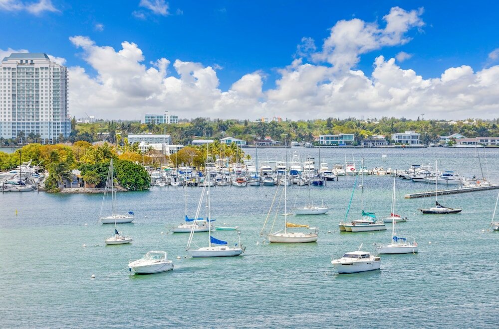 Фото Waterfront condo Studio - Free Parking