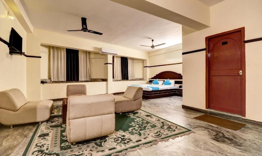 Фото Hotel Rvees Regency