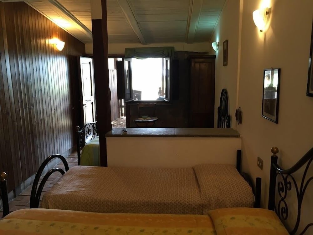 Фото Agriturismo Monte Due Torri