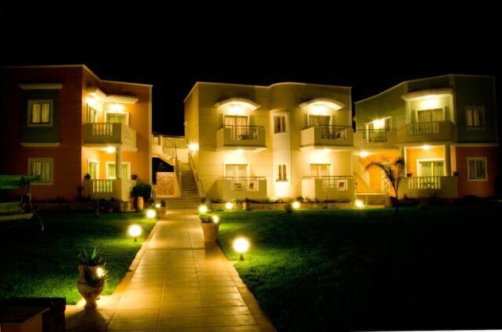 Фото King's Village Apartments