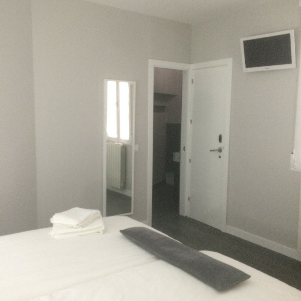 Фото Diezmadrid Hostal