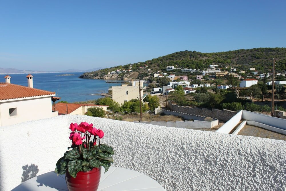 Фото Blue Dolphin Studios & Apartment