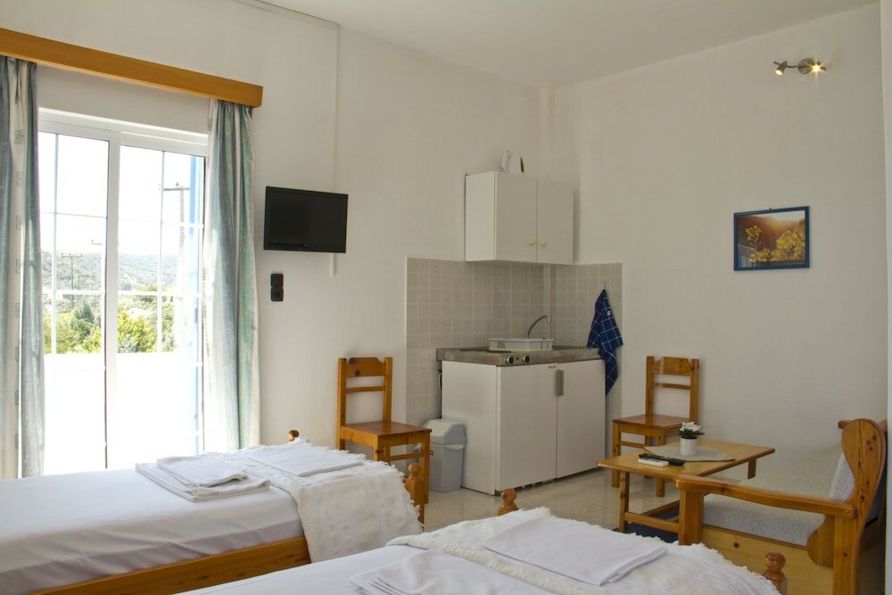 Фото Blue Dolphin Studios & Apartment