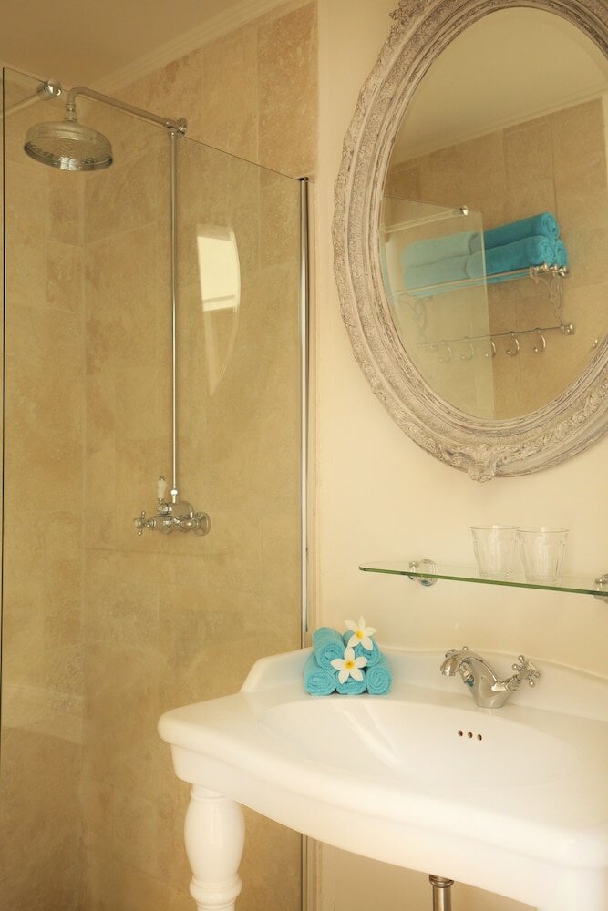 Фото Ocean Breeze Boutique Hotel & Marina