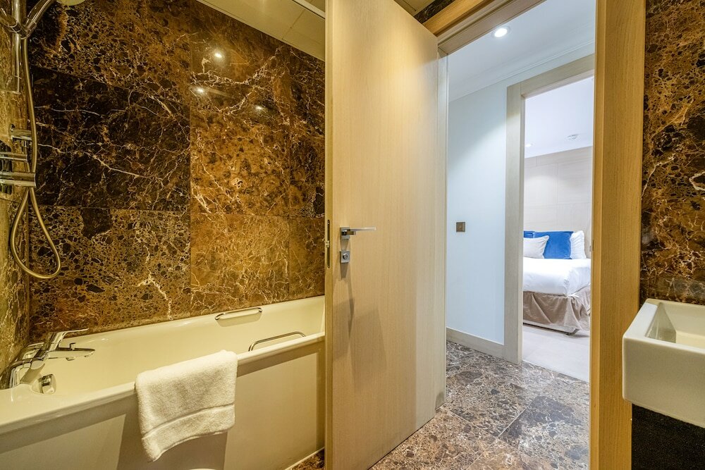 Фото Claverley Court