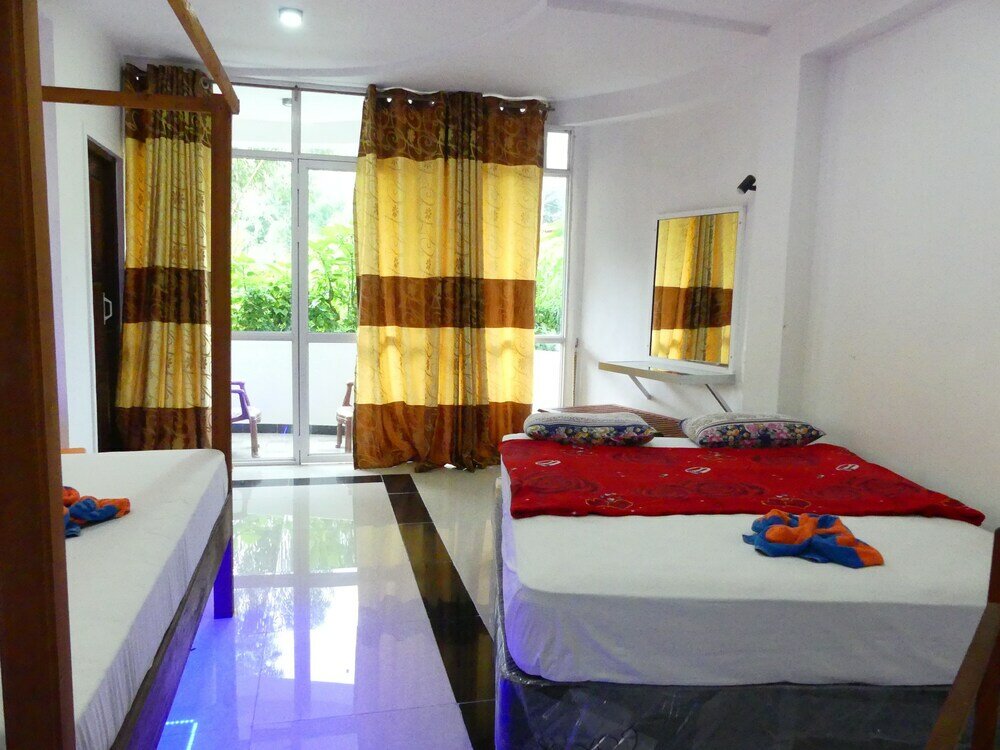 Фото White House Adam's Peak