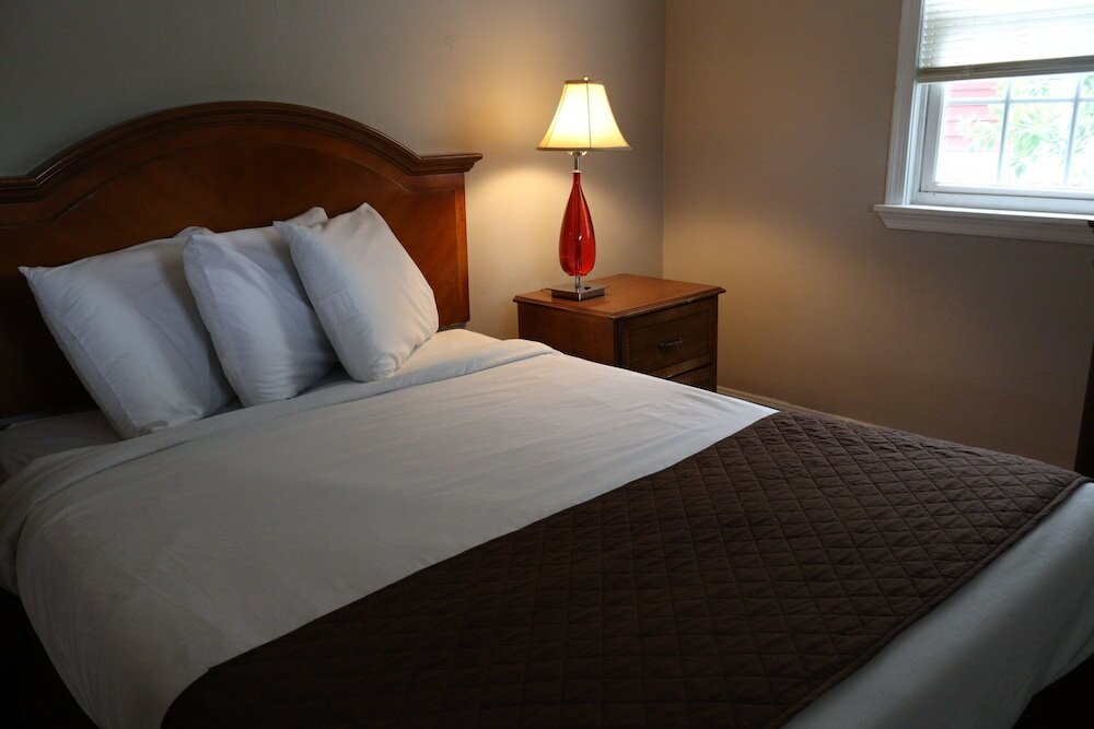 Фото The Burgundy Inn