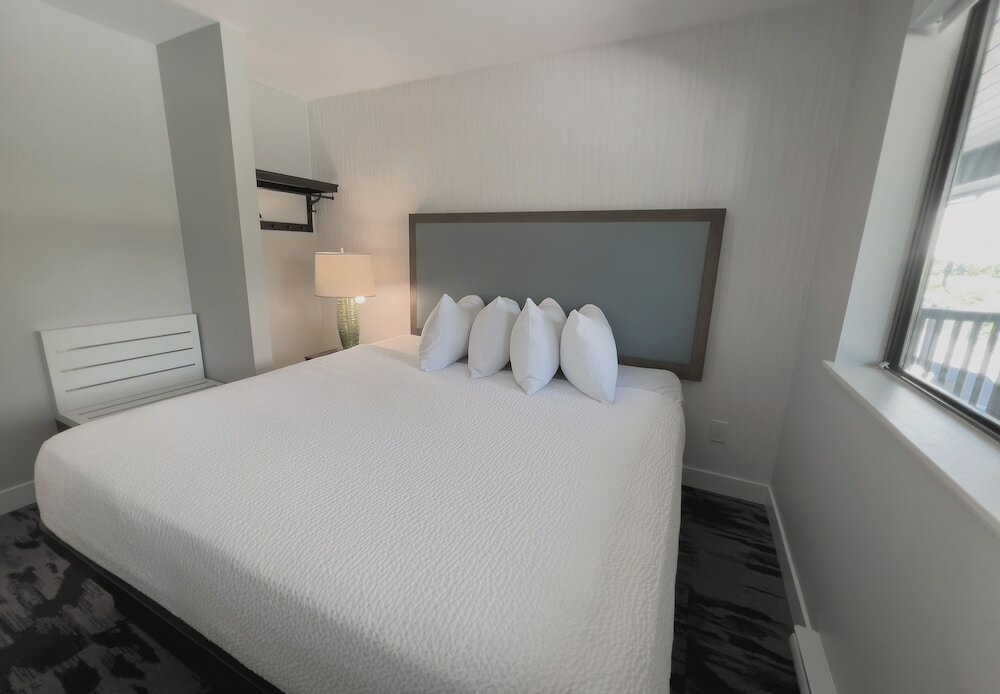 Фото The Oceanside, a Coast Hotel