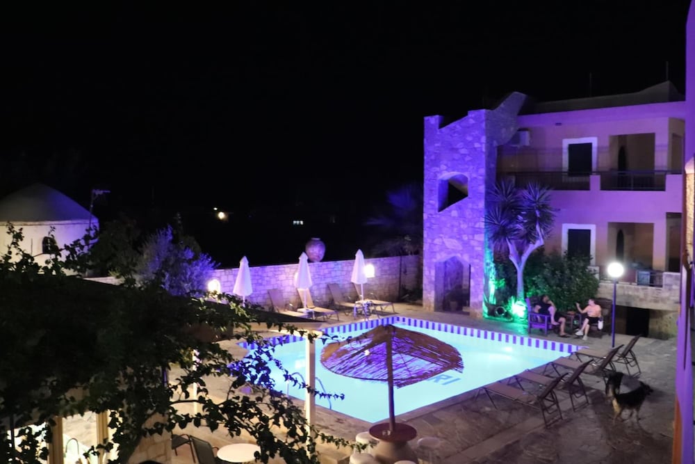 Фото отеля 2