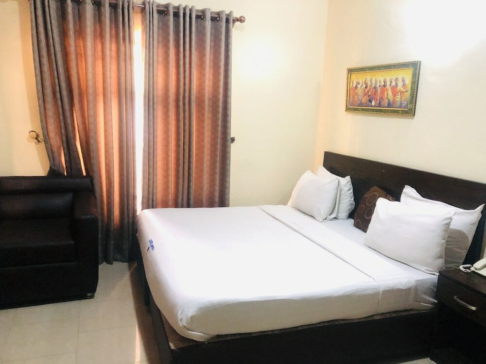 Фото Mayors & Diplomat Suites Opebi