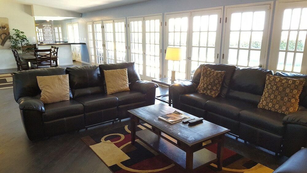 Фото 4 Bedroom Celebrity House with Pool & City View