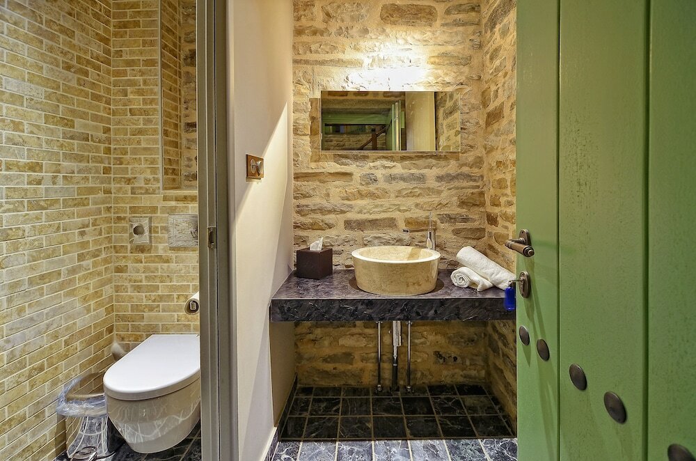 Фото Aithrio Guesthouse