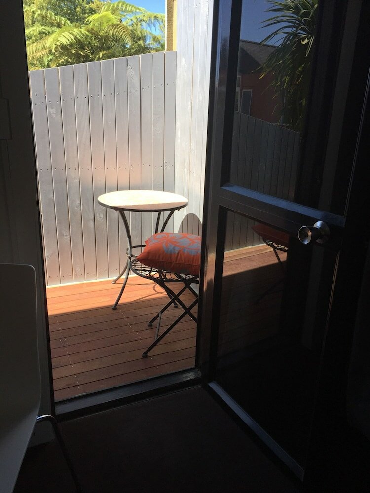 Фото Lakeside City Apartments