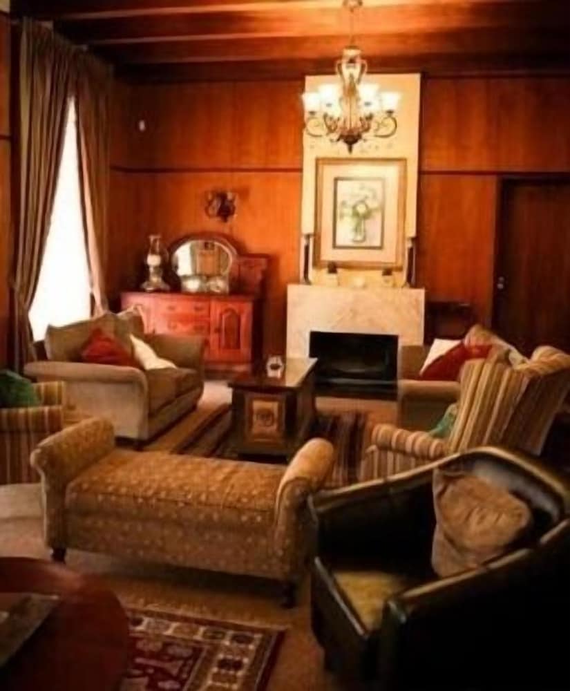 Фото Scott's Manor & Conference Venue