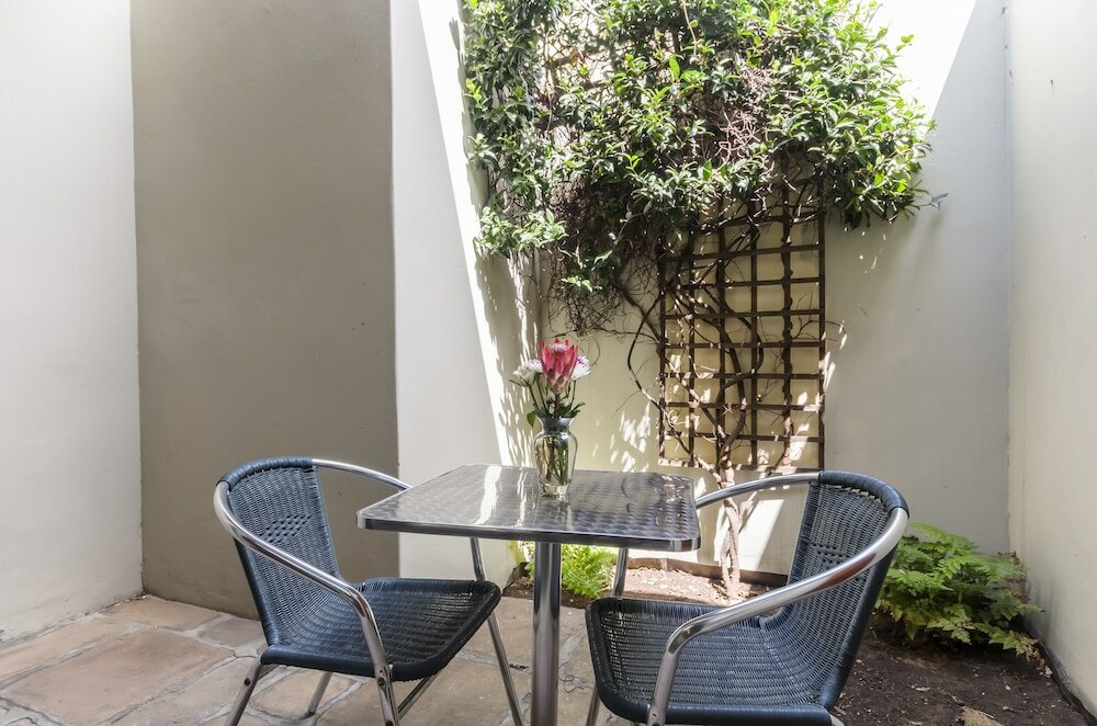 Фото Admiral's Lodge Guest House B & B