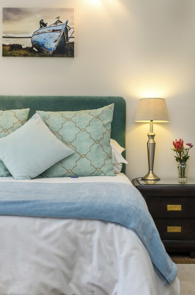 Фото Admiral's Lodge Guest House B & B