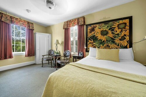 Внешний вид отеля The Charles Hotel в Ниагара-он-Лейке, фото 3