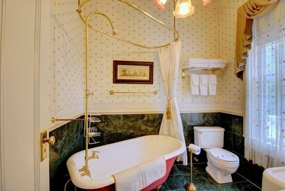 Фото Bybee's Historic Inn