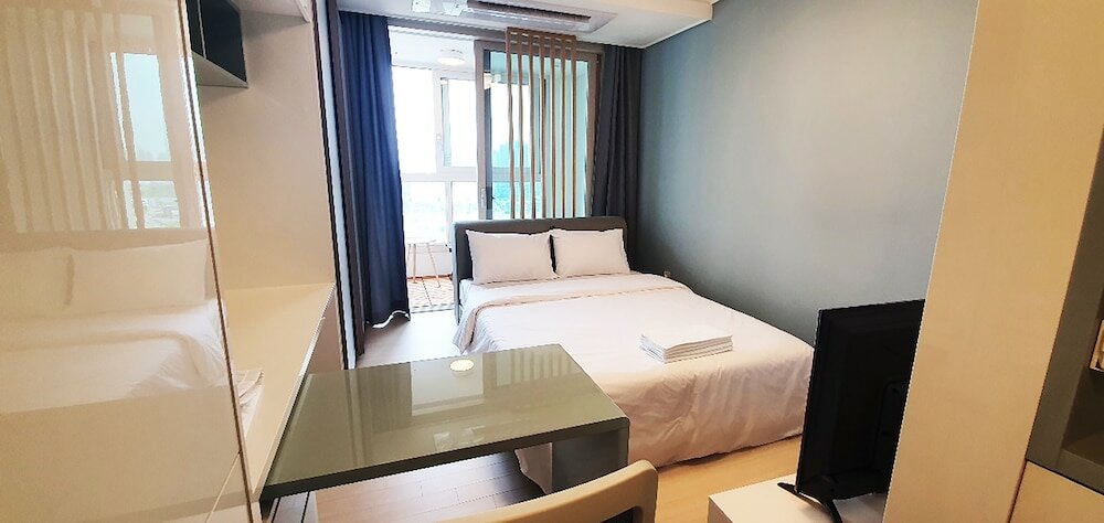 Фото The November Stay in Landmark