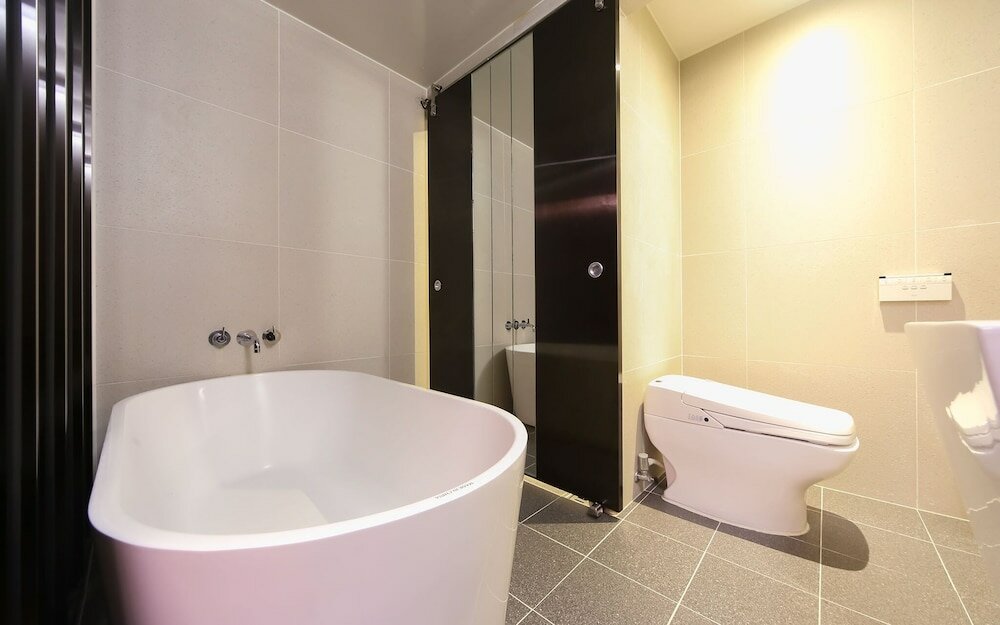 Фото Changwon Jinhae Lewis Hotel