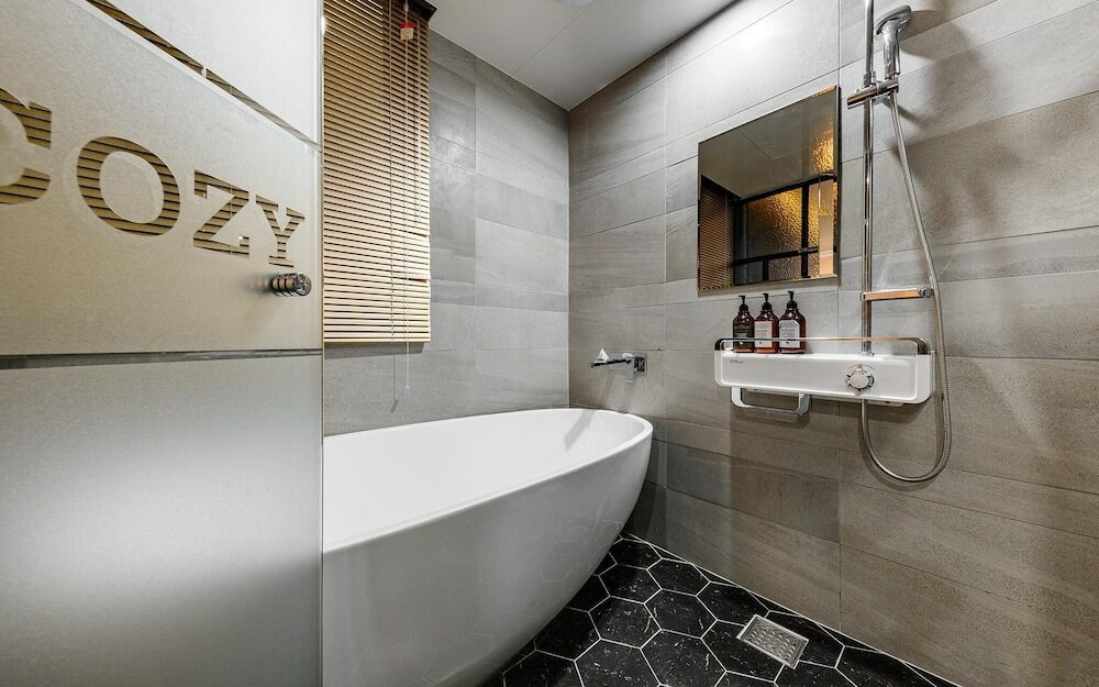 Фото Changwon Palyongdong Hotel Cozy