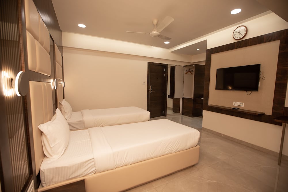 Фото Hotel Naaz Executive Near T2 Airport