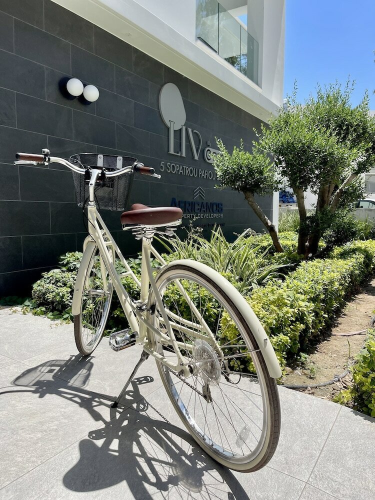 Фото LIV Urban Suites Larnaca