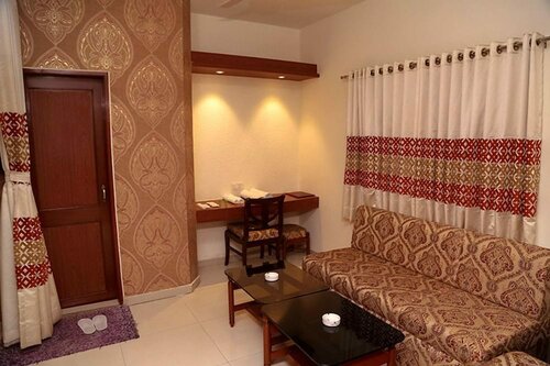 Гостиница Hotel Golden Plaza в Ахмадабаде
