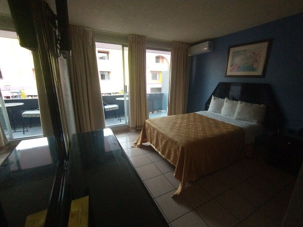 Фото Hotel Suites Royal