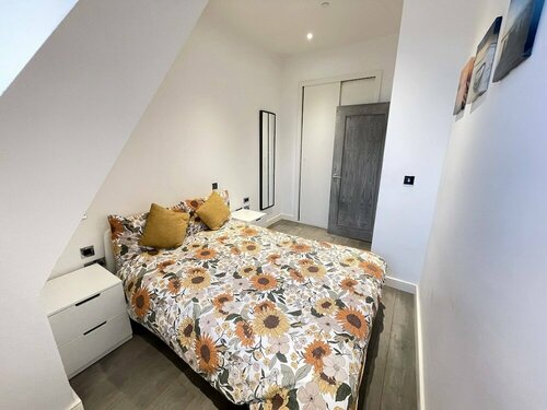Гостиница Stunning 1-bed Deluxe Apartment in Slough в Слау