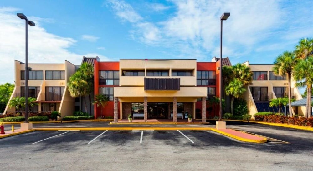 Фото Tropical Palms Hotel