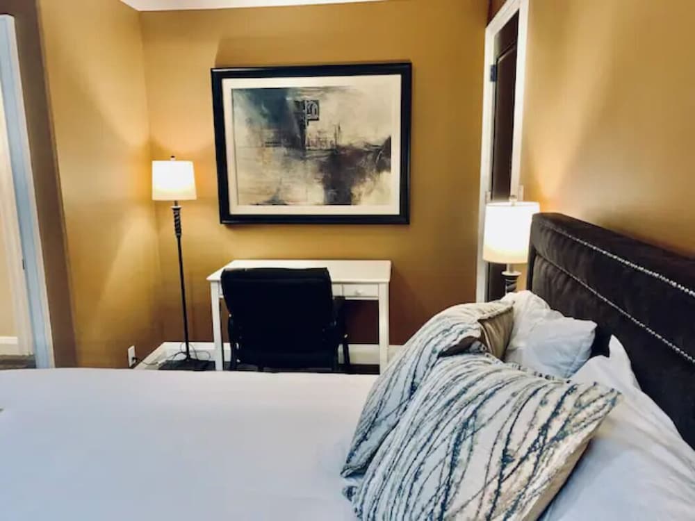 Фото Professional Three Bedroom Condo Suite