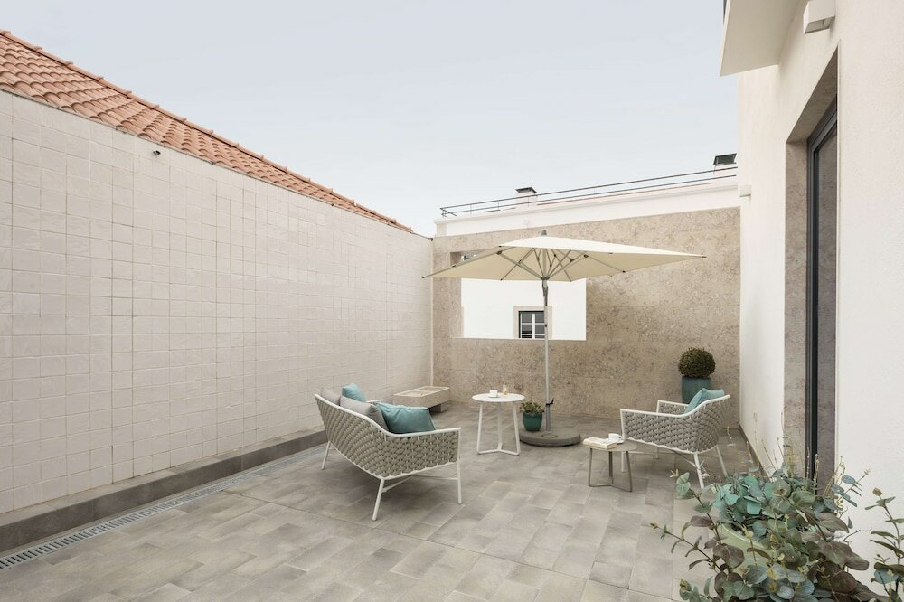 Фото The Emerald House Lisbon Curio Collection by Hilton