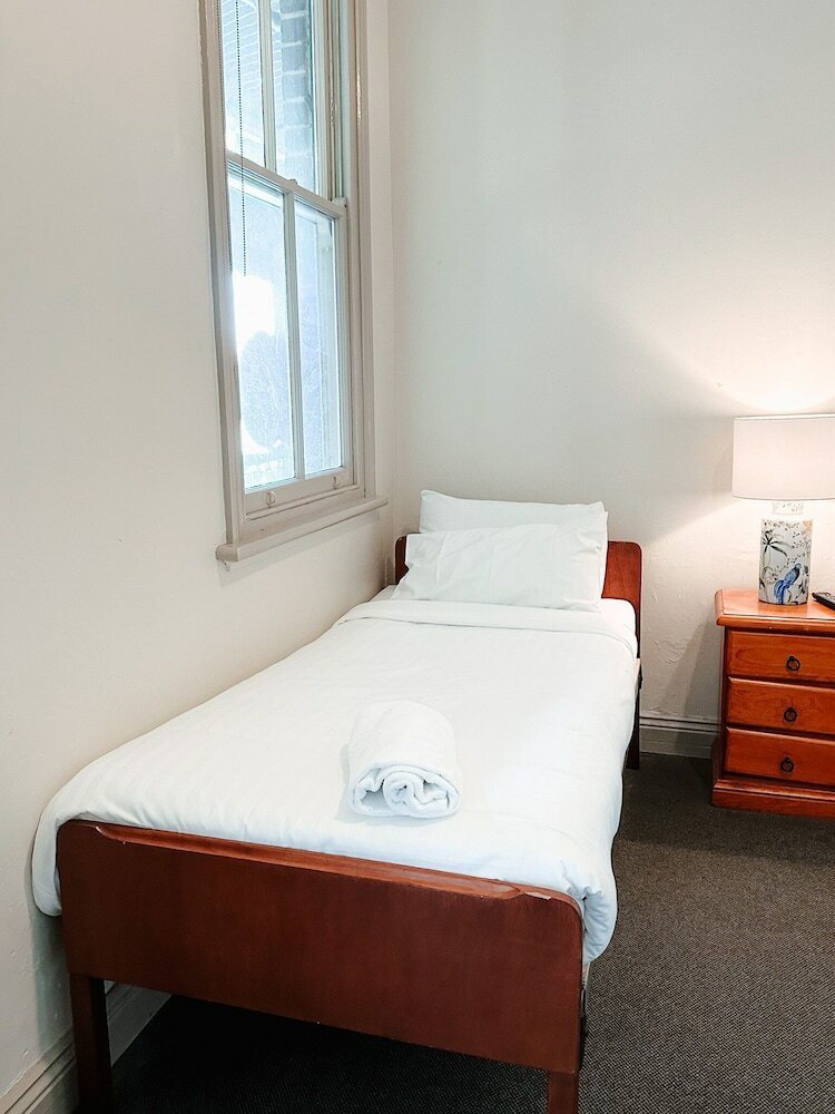 Фото Central Hotel Stroud