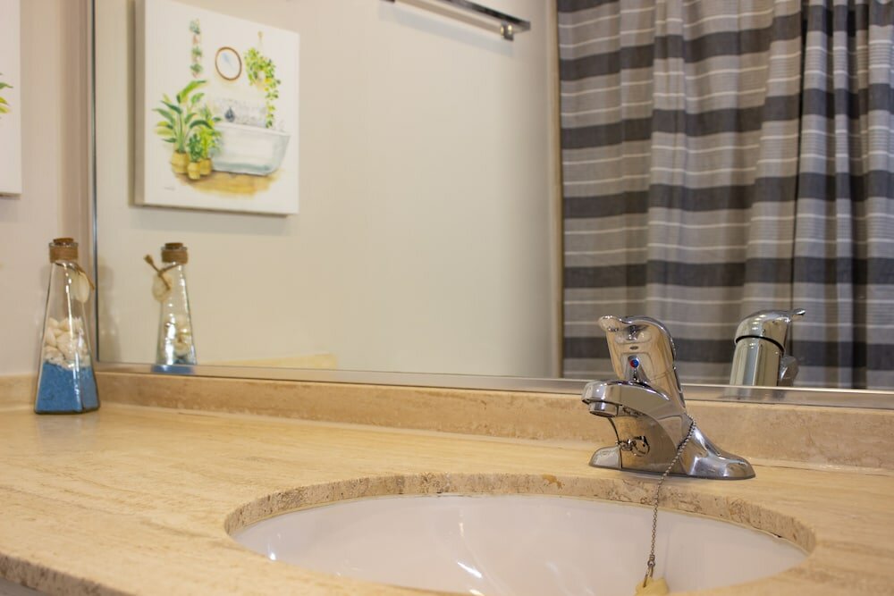 Фото Golden Castle In Montreal