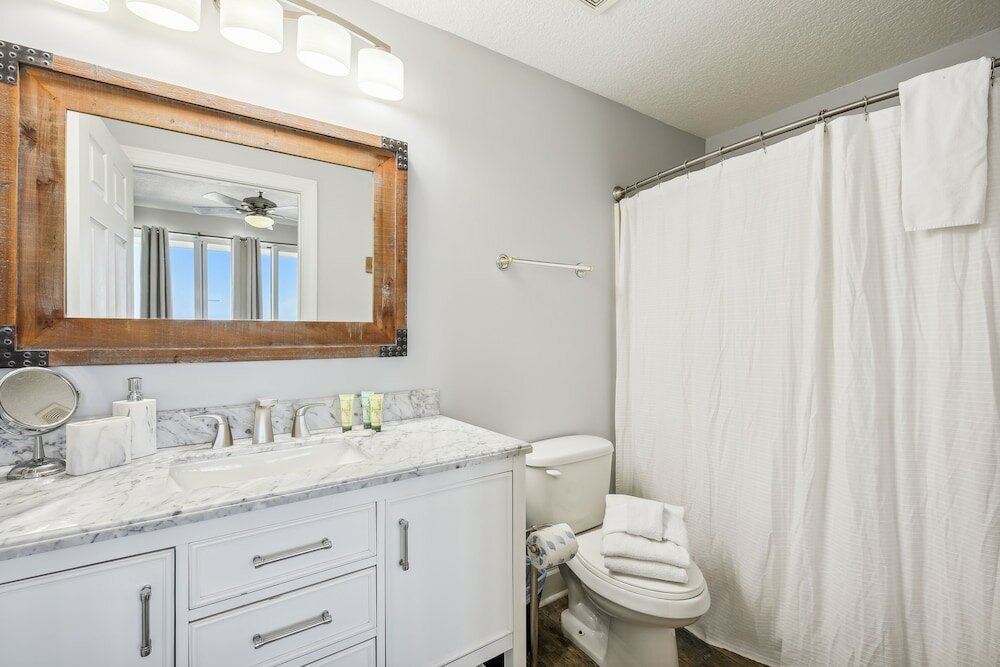 Фото Tropic Winds by Book That Condo