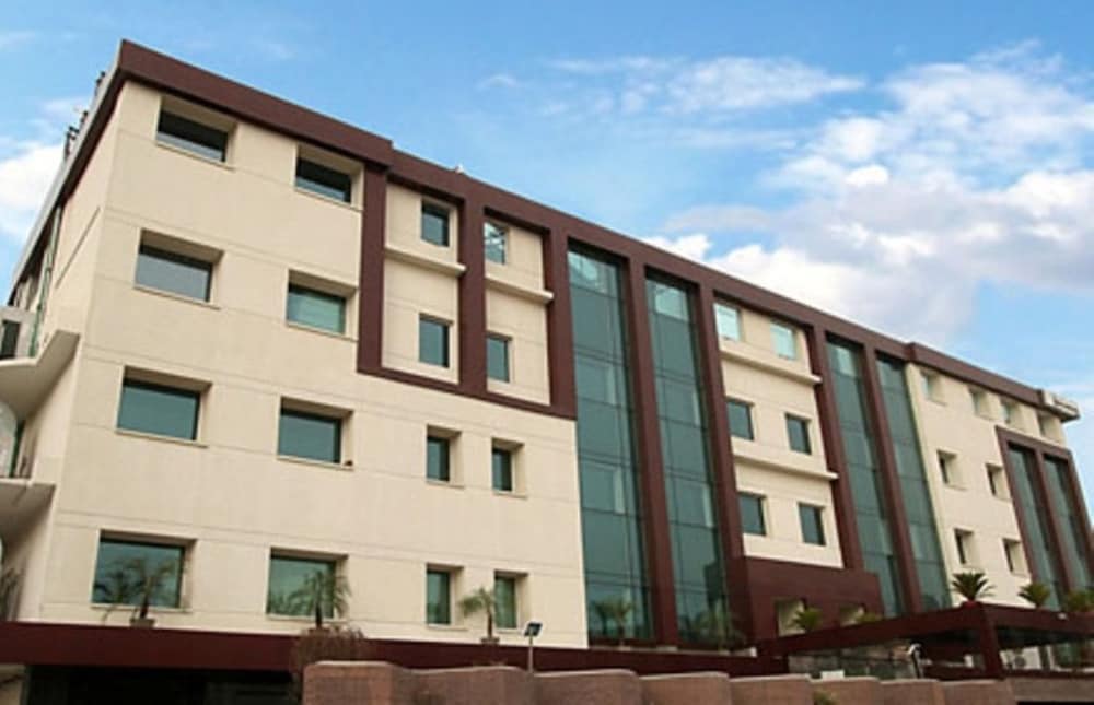 Фото отеля 1