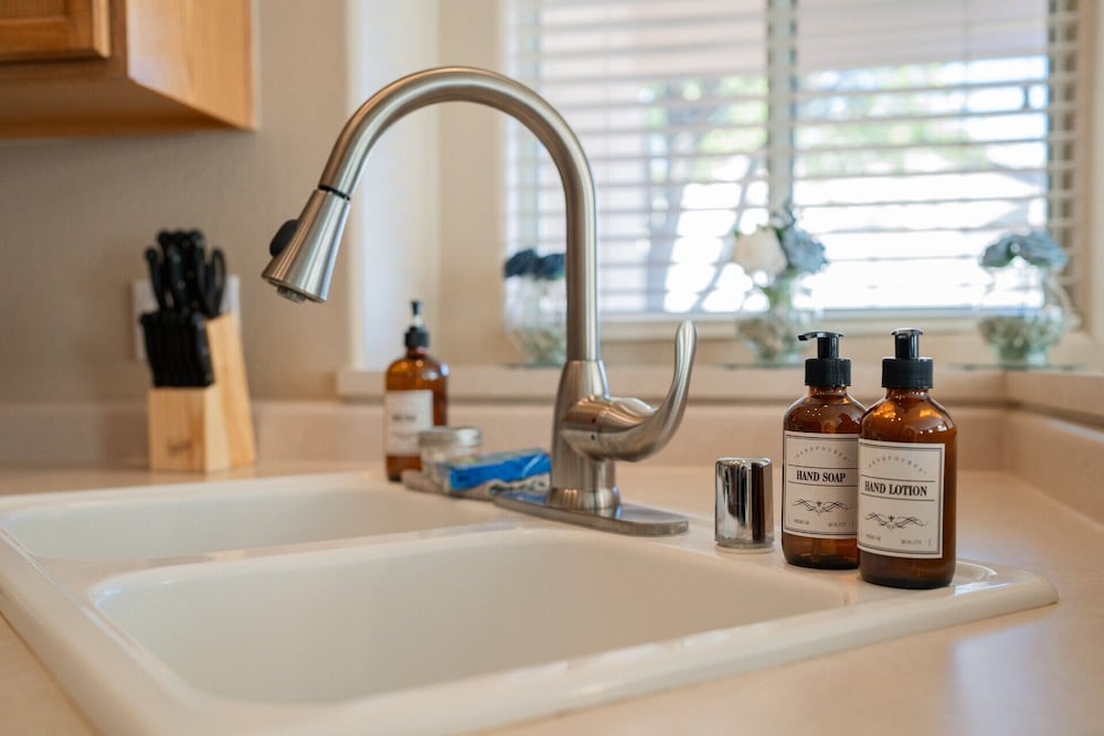 Фото Cozy Hidden Gem - 3br - 1Den w Backyard