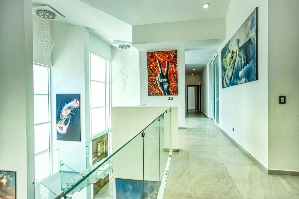 Фото Modern and Fresh Oceanfront Villa