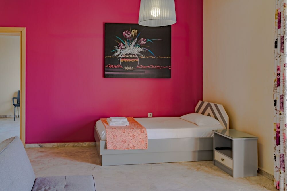 Фото Saint-Trope Studios