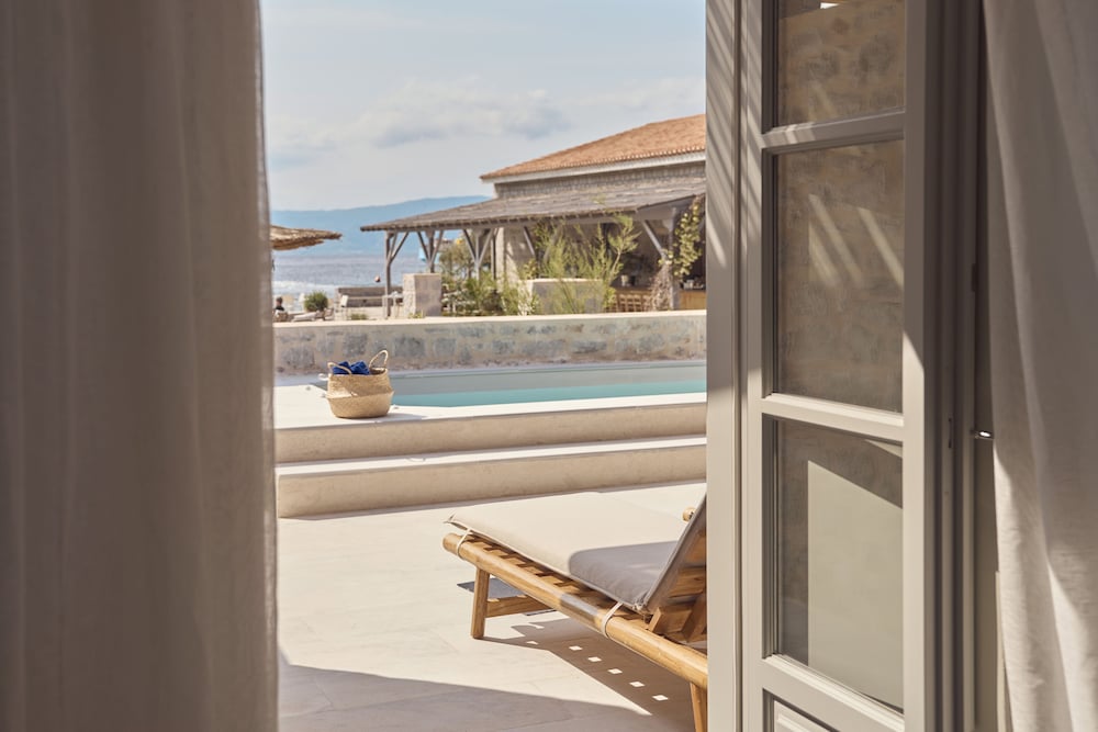 Фото Mandraki Beach Resort - Adults Only