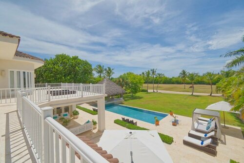 Гостиница Fantastic 8-bedroom Golf-front Mansion Near the Beach