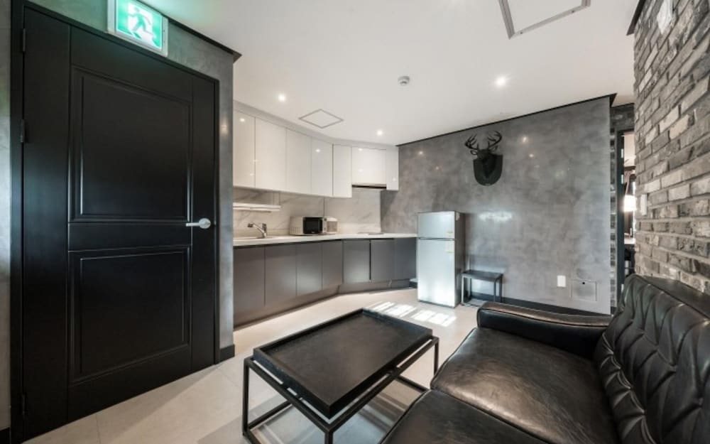 Фото Gupo Station Almond Hotel